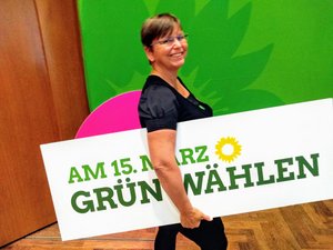 Wahlaufruf mit Schild